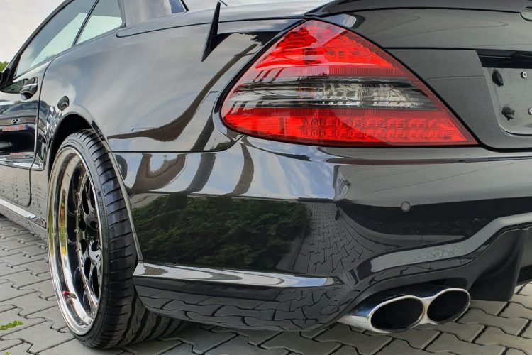 car_monkeys_amg1