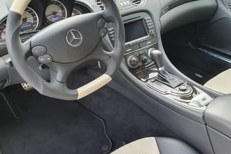 car_monkeys_amg4
