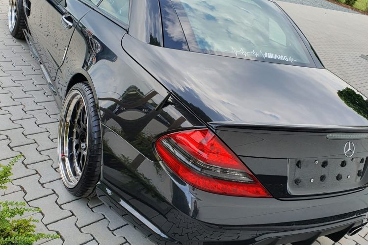 car_monkeys_amg5