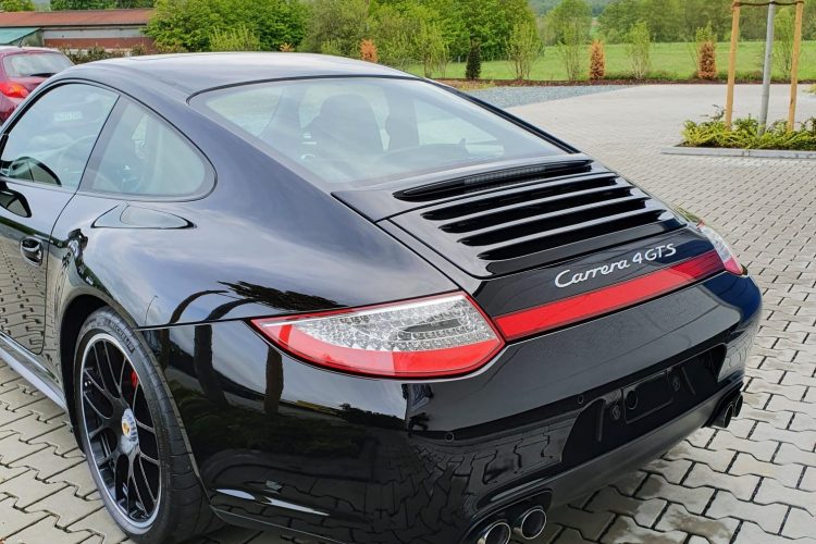 car_monkeys_porsche1